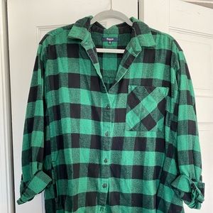 Green & black fleece plaid button up